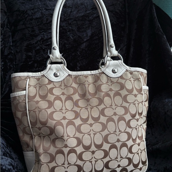 2009 Rare Coach Signature Bleecker Daisy Tote🌼 - Picture 2 of 5